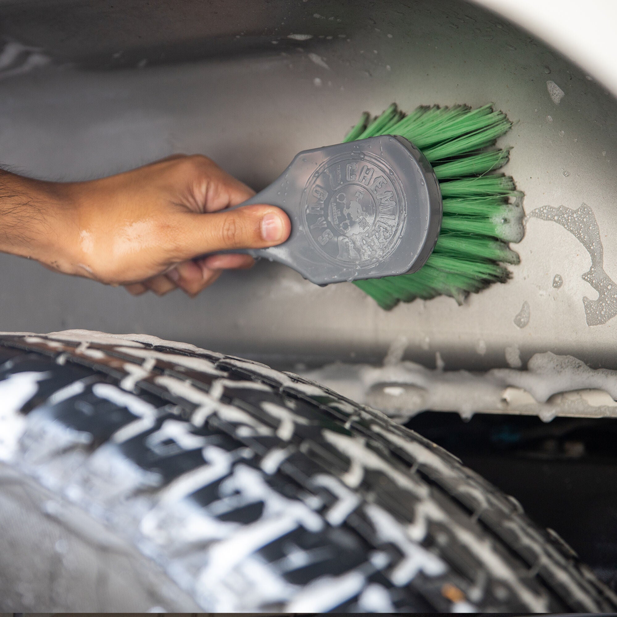 Wheelie All Exterior Surface And Wheel Brush - Image 7